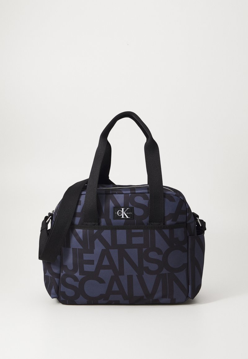 Calvin Klein Jeans DIAPER BAG UNISEX SET - Geantă pentru scutece - grisaille logo