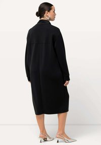 Ulla Popken Vapaa-ajan mekko - black