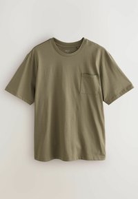 Olivgrön kortärmad T-shirt i mjukt tyg, med rund halsringning och en liten bröstficka på vänster sida.