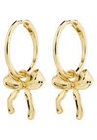 Goldene Creolenohrringe mit einem Schleifendetail in der Mitte, einer glatten, glänzenden Oberfläche und einer abgerundeten, skulpturalen Form.