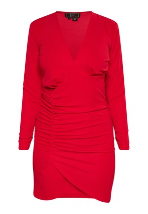 Punainen mekko, jossa on syvä V-kaula-aukko ja pitkät hihat. Mekossa on kerättyjä sivuja ja laskostettu helma, ja se on valmistettu sileästä, joustavasta kankaasta.