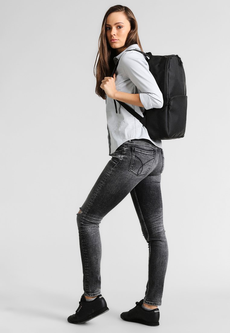 rains field bag backpack