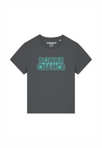 Grijze katoenen t-shirt met een teal grafische tekst "BONNE CHANCE" op de voorkant. Korte mouwen en ronde hals. Eenvoudige, losse pasvorm.
