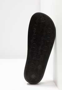 EA7 Emporio Armani VISIBILITY UNISEX czarny