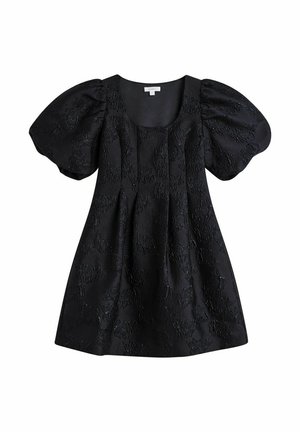 Svart klänning med puffärmar, med en texturerad blommönstrad design. Fyrkantig halsringning och veckdetaljer fram. Korthornad.