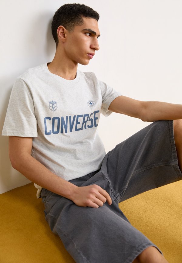 RETRO CHUCK SOCCER TEE - Print T-shirt3