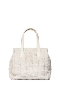 Gesteepte off-white faux fur tote met gladde witte lederen riemen, rechthoekige vorm en zachte textuur. Heeft een gestructureerd ontwerp.