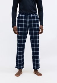 Pantalone za spavanje s kariranim uzorkom u tamnoplavoj boji od mekanog materijala, s pojasom na vezanje, ravnim nogavicama i bijelim mrežastim uzorkom na tamnoj pozadini.