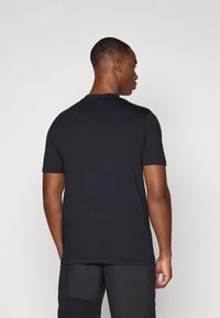 Black short-sleeve t-shirt made of soft cotton, featuring a classic crew neck and a relaxed fit with a smooth texture.
