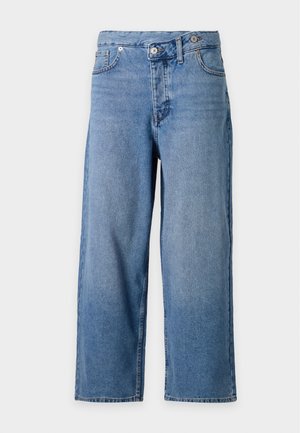 ONLY Petite, ONLELLA AMBER BAGGY - Τζιν χαλαρής εφαρμογής - medium blue denim