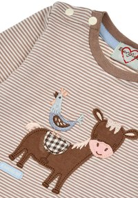 Braun-beige gestreiftes Langarmhemd mit einem bestickten Design von einer Kuh und einem Vogel, mit Druckknopfverschlüssen am Hals und aus weichem Baumwollstoff.