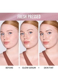 Tres imágenes en paralelo de un rostro que muestran la piel sin productos, después de aplicar un sérum iluminador y con un tinte para la piel añadido. Se presentan sobre un fondo claro.
