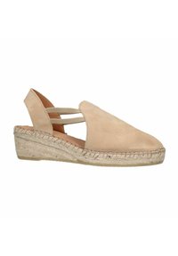 Beige suedine slingback schoen met een geweven jute wedge hak, met kruislings elastische banden en een gladde te ontwerp.