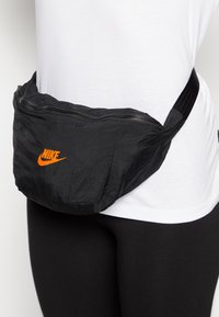 Nike Sportswear Wiatrówka