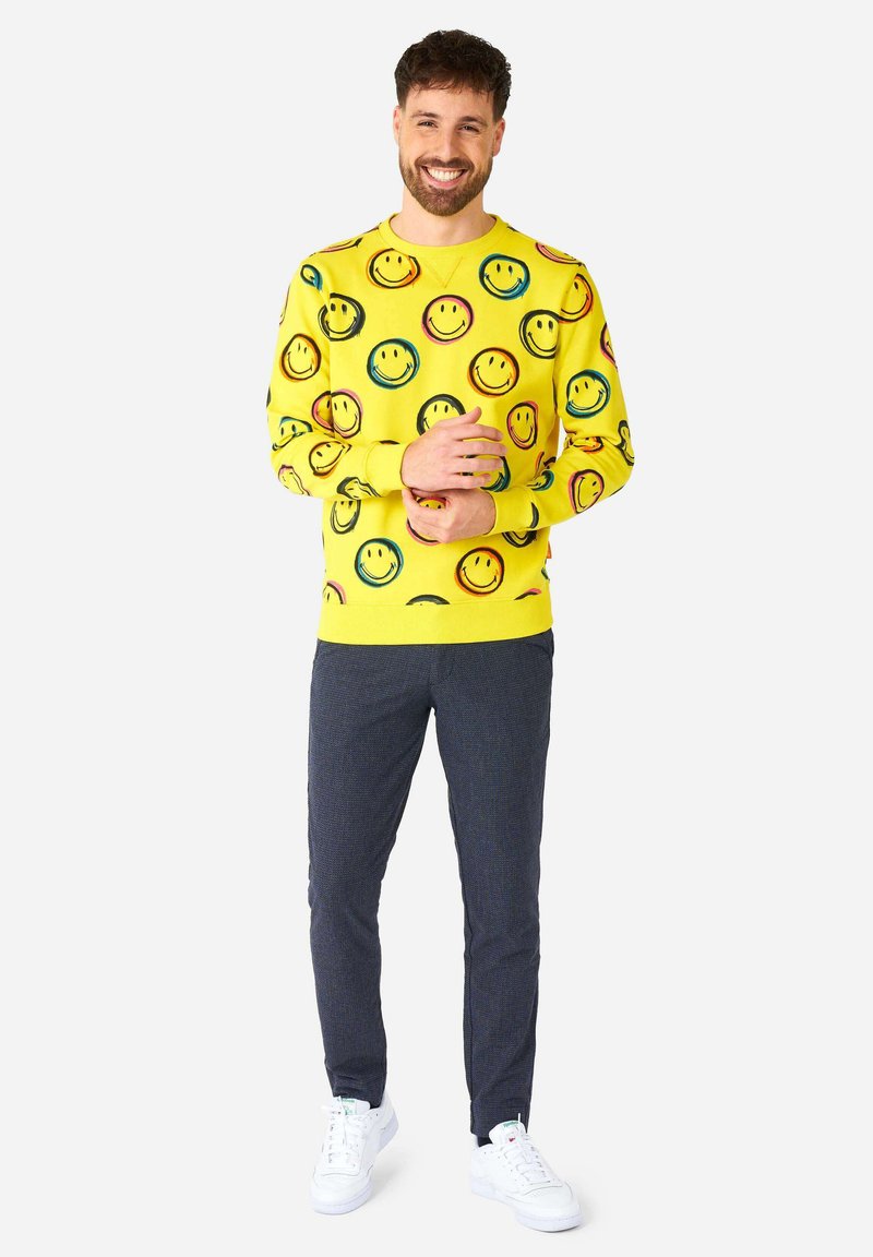men smiley face sweatshirt