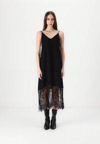 Selected Femme SLFEDITH STRAP MIDI DRESS - Laisvo kirpimo suknelė - black