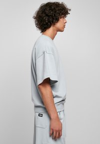 Urban Classics CREW - Jednoduché tričko - summerblue