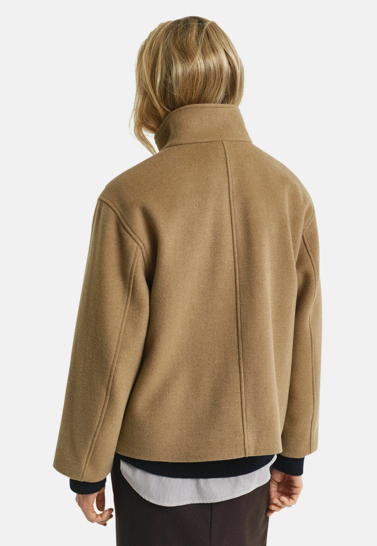 SHORT JACKET WITH ZIP