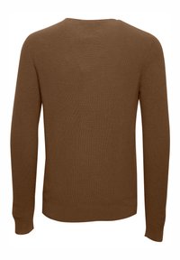 Brown knitted sweater with long sleeves, rounded neckline, ribbed texture, and a slightly loose fit at the hem and cuffs.