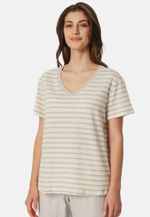Gestreepte korte mouw V-hals t-shirt in licht beige en crème, gemaakt van zachte stof met een relaxte pasvorm en geribbelde halslijn.
