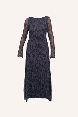 Langes navyblaues Kleid mit Blumenmuster, durchsichtigen langen Ärmeln, rundem Ausschnitt und seitlichen Schlitzen. Hergestellt aus glattem Stoff mit zarter Textur.