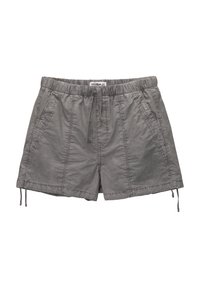 Bermudas grises con cintura elástica y cordón, bolsillos laterales y detalles de costura en la parte frontal y los lados.