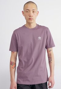 adidas Originals TREFOIL ESSENTIALS - Triko s potiskem - shadow fig