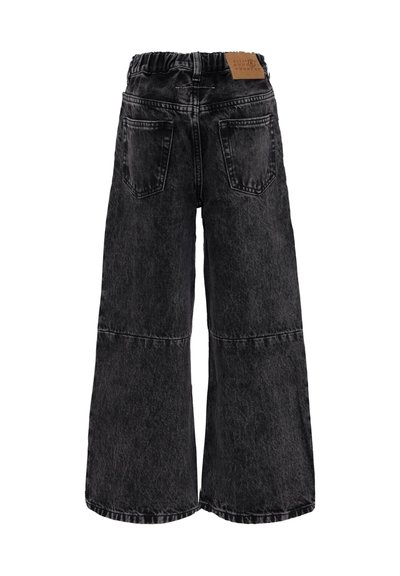 Czarne jeansowe spodnie o szerokich nogawkach z elastycznym paskiem w talii, dwiema tylnymi kieszeniami oraz metką z tyłu. Teksturowana tkanina z lekko wyblakłym wykończeniem.