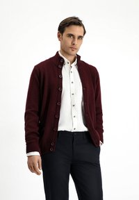 Unselected, dark burgundy