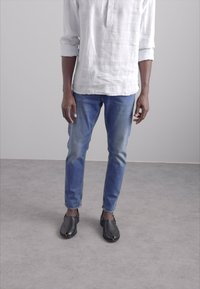 Tiger of Sweden PISTOLERO - Slim fit jeans - light blue