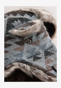 Ausgewählt, grey navajo style