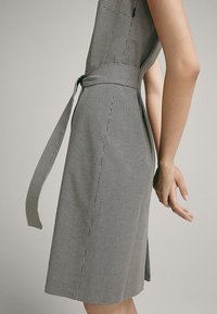Massimo Dutti Vapaa-ajan mekko - grey