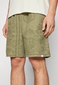 Les Deux LESLEY PAISLEY - Shorts - surplus green