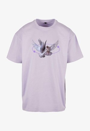 Jasnofioletowy t-shirt z krótkim rękawem z grafiką ptaka z rozpostartymi skrzydłami, otoczonym okrągłym wzorem w odcieniach fioletu.