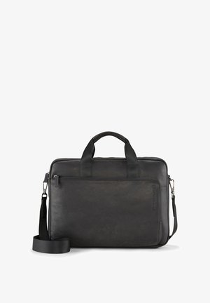 Borsa per laptop in pelle nera con due manici superiori, una tracolla staccabile e una tasca frontale. Presenta una texture liscia e un branding discreto sul lato.