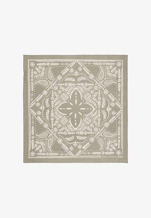 Beżowy kwadratowy szalik z białymi kwiatowymi i paisley wzorami, skupionymi wokół symetrycznego motywu, z napisem "Marc O'Polo DENIM" w rogu.