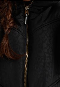 WE Fashion REVERSIBLE MET IMITATIEBONT - Vinterkappa /-rock - black