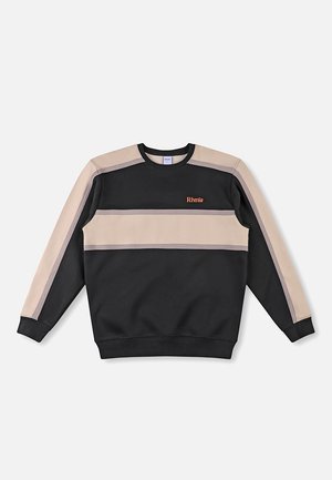 Hanorac negru cu dungi orizontale bej și gri, guler rotund și manșete cu dungi. Prezintă logo-ul "Riviera" roșu pe partea din față.