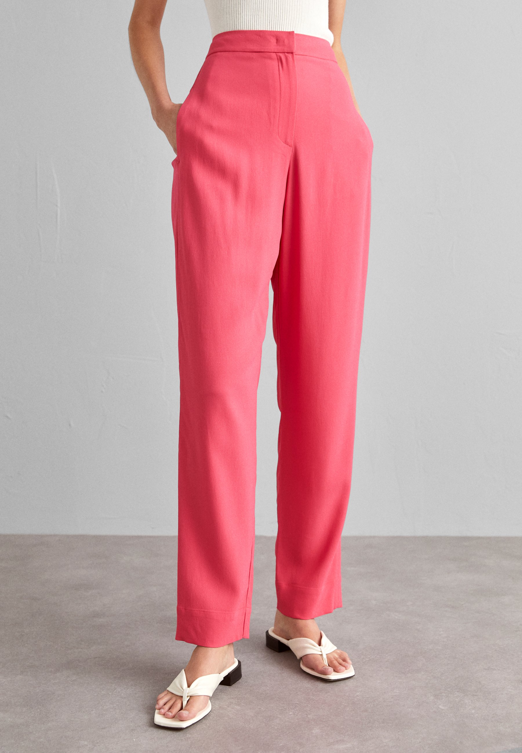 Emporio Armani TROUSERS - Trousers - rosso ciliegia/pink - Zalando