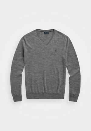 Pull à col en V gris pour hommes, à manches longues avec poignets et ourlet côtelés, arborant un petit logo Polo Ralph Lauren brodé sur la poitrine.