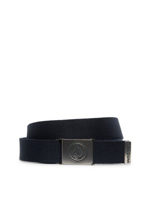 Ceinture en tissu noir tissé avec une boucle métallique rectangulaire gravée d’un logo géométrique et une pointe métallique de marque portant l’inscription "VOLCOM."
