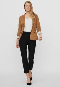 Vero Moda Bleizeris - tobacco brown