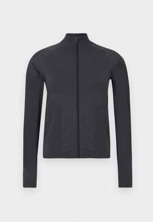 Veste de sport noire à manches longues avec fermeture éclair, col montant et coutures le long des épaules et des côtés, sur fond uni.