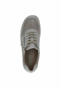 Hallhalli sneaker, millel on sädelus, nööbid ja külgne tõmblukuk. Sile nahk ja tekstuursed aktsendid loovad elegantse disaini.