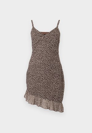 Καφέ αμάνικο φόρεμα με λευκά πουά, V-λαιμόκοψη, λεπτές ράντες και βολάν στο ασύμμετρο τελείωμα.