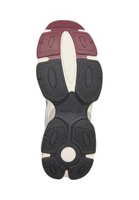 Semelle de chaussure avec des motifs de crampons noirs, blancs et bordeaux et le mot "REPLAY" en relief dans la section centrale noire.