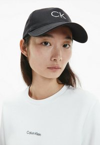 Calvin Klein Șapcă - ck black