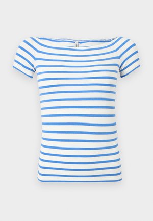 Λευκό κοντομάνικο τοπ με οριζόντιες μπλε ρίγες και φαρδύ ντεκολτέ.