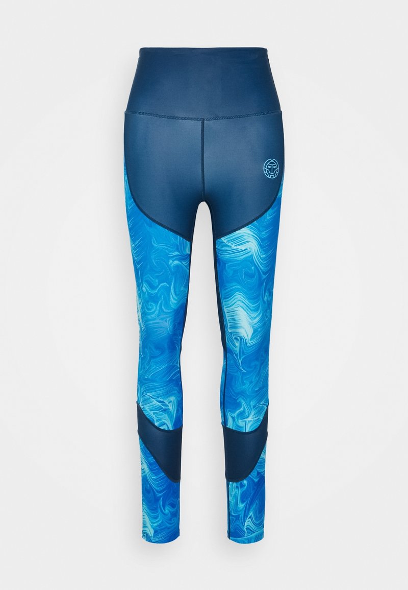 Modré sportovní legíny s vysokým pasem. Obsahují abstraktní víry v různých modrých odstínech, solidní tmavě modré boční panely a detailování loga.