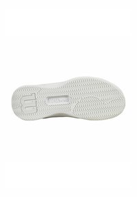 Suola di sneaker bianca in gomma con un motivo a ondulazione e un logo "Wilson" al centro, con bordi curvi e una finitura liscia.